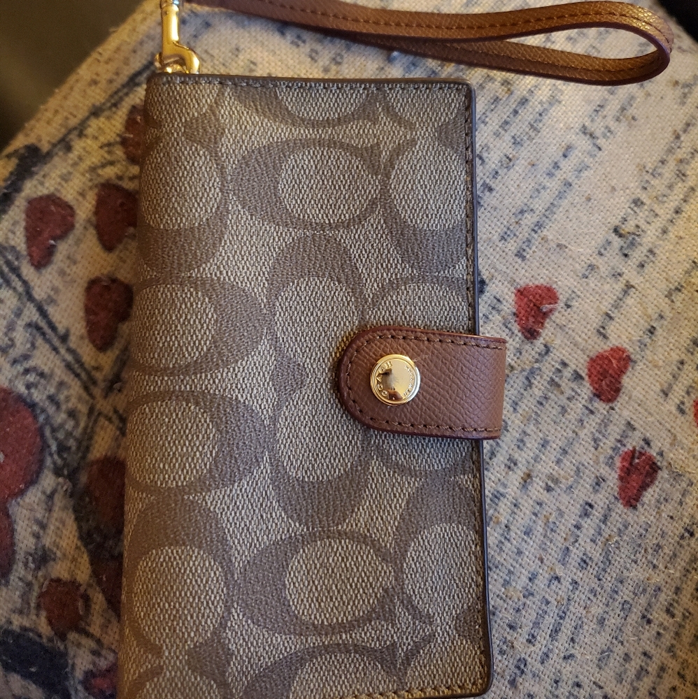 🌸 Coach Phone & Card Wristlet 🌸